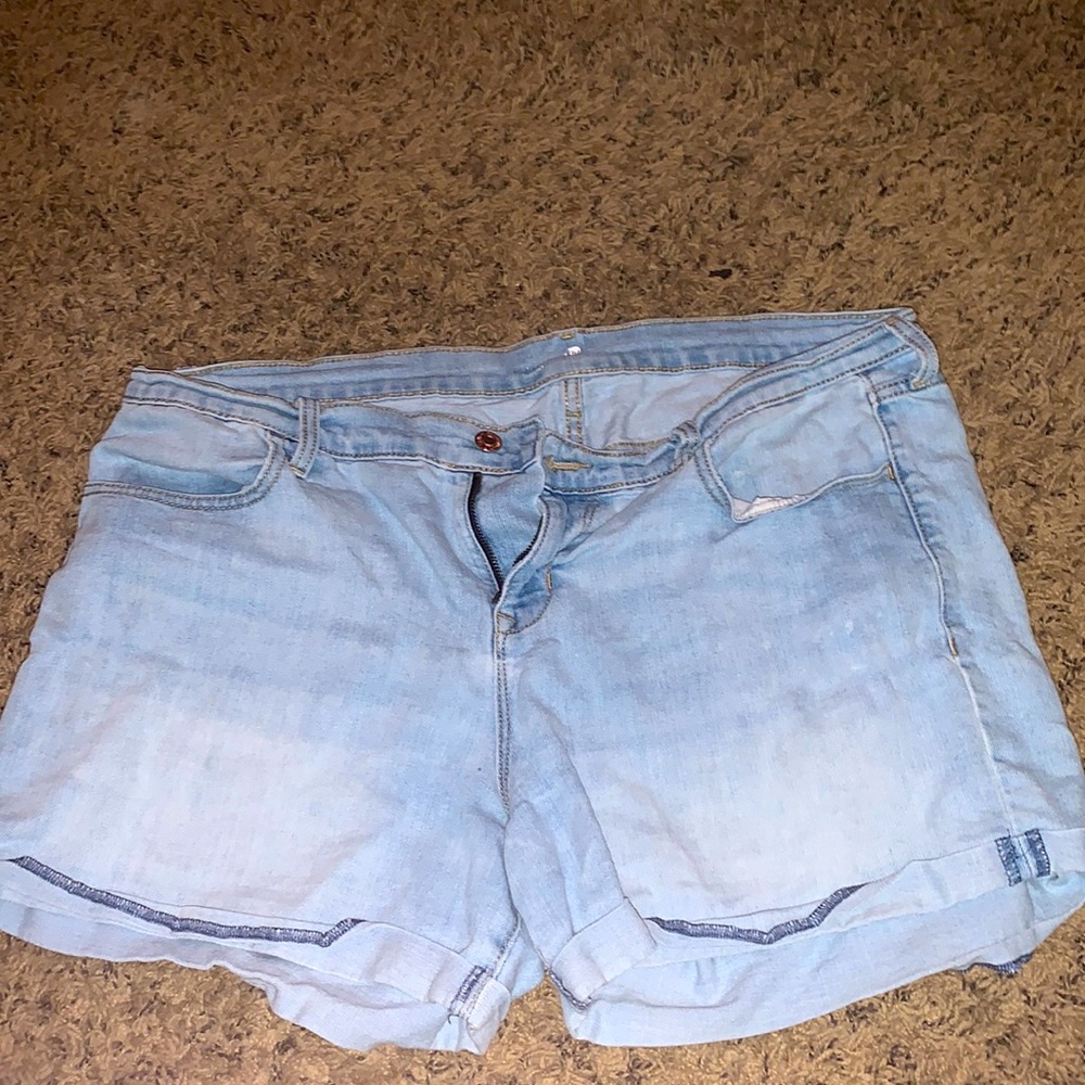 Light blue jean shorts. size 14 in women
